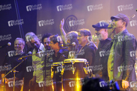 Nick van Eede, Laszlo Bencker, Victor Bailey, Steve Lukather, Peter Maffay, Leslie Mandoki, Al Di Meola, Randy Brecker, John Helliwell, Chris Thompson