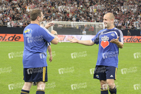 Elton, Oliver Petszokat