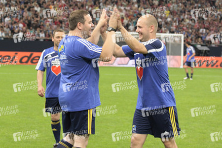 Elton, Oliver Petszokat