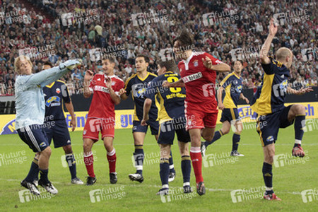 Oliver Pocher mit seinem McFit Allstars Team und Bayernspielern