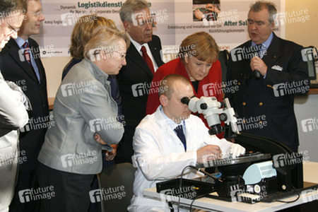 Stephan Weil, Christian Wulff, Annette Schavan, Michael Glos, Angela Merkel, KOMSA-Manager und Mitarbeiter