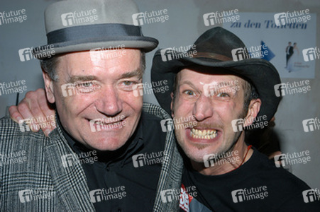 Eff Jott Krüger, Robert Viktor Minich