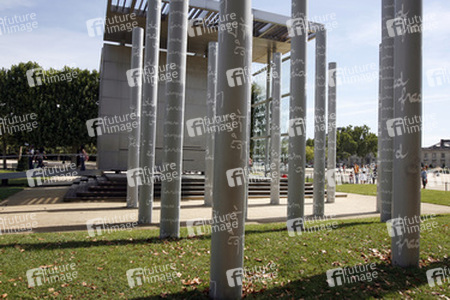 Friedensmahnmal im Champ de Mars