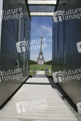 Friedensmahnmal und Eiffelturm