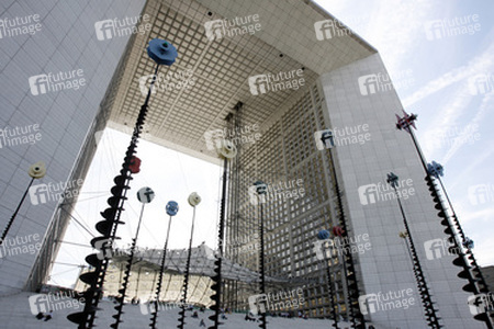 Moderne Kunst vor dem Grande Arche