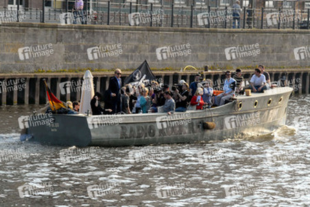 Philip Seymour Hoffman, Tom Sturridge, Nick Frost, Talulah Riley, Bill Nighy, Richard Curtis