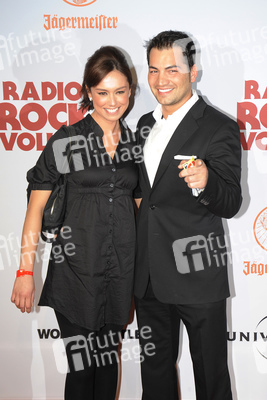 Bülent Sharif mit Freundin Emire Özyrek