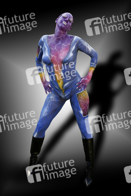 Frau in blauem Overall / Woman in blue overall