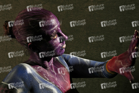 Frau in blauem Overall / Woman in blue overall