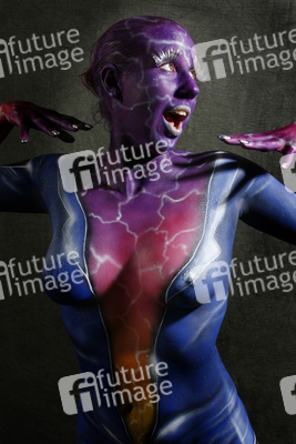 Frau in blauem Overall / Woman in blue overall