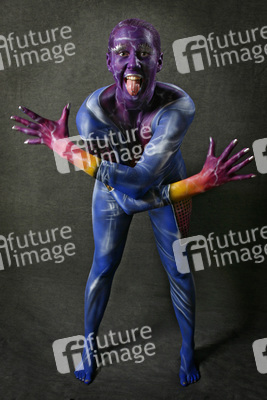 Frau in blauem Overall / Woman in blue overall