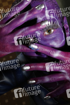 Frau in blauem Overall / Woman in blue overall