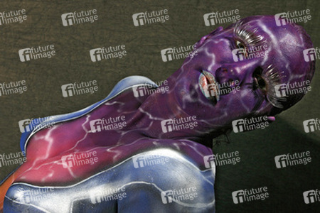 Frau in blauem Overall / Woman in blue overall