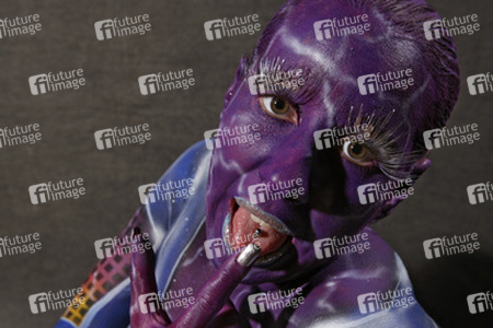 Frau in blauem Overall / Woman in blue overall