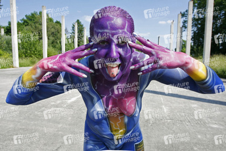 Frau in blauem Overall / Woman in blue overall