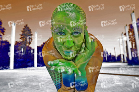 Frau in blauem Overall / Woman in blue overall