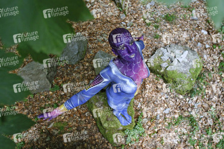 Frau in blauem Overall / Woman in blue overall