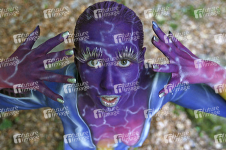 Frau in blauem Overall / Woman in blue overall