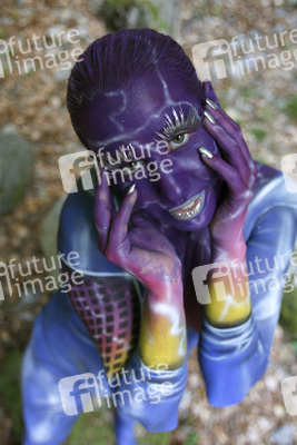 Frau in blauem Overall / Woman in blue overall