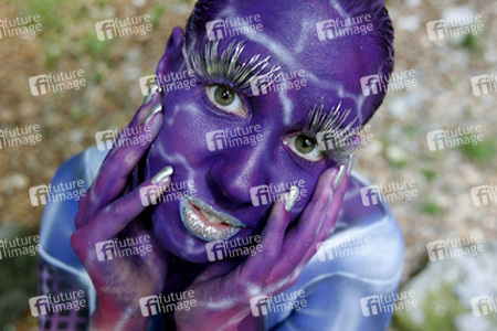 Frau in blauem Overall / Woman in blue overall