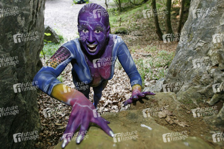 Frau in blauem Overall / Woman in blue overall