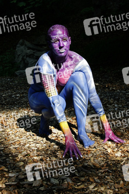 Frau in blauem Overall / Woman in blue overall