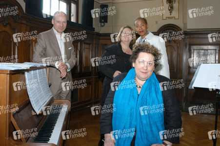 Christoph Israel, Roslyn Barak, Jocelyn B. Smith, Nicola Galliner