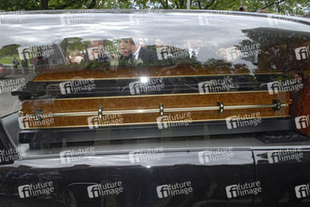 Sarg mit Klausjürgen Wussow