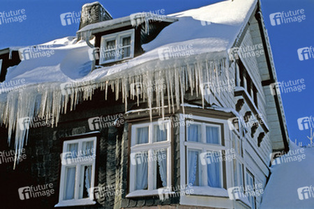 Dach mit Eiszapfen