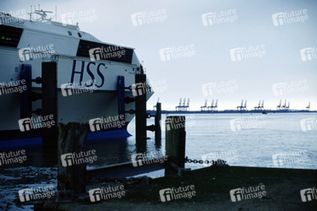 Stena Discovery, die schnellste und größte Katamaran-Fähre kurz vor der Abfahrt nach Holland