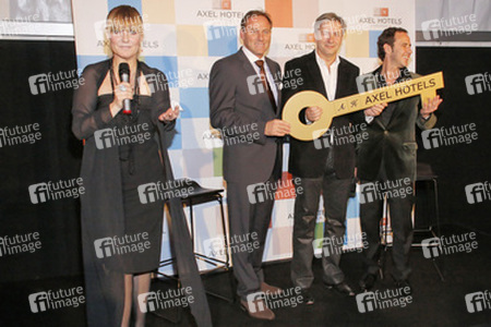 Kim Fisher, Robert Goree, Klaus Wowereit, Juan P. Julia