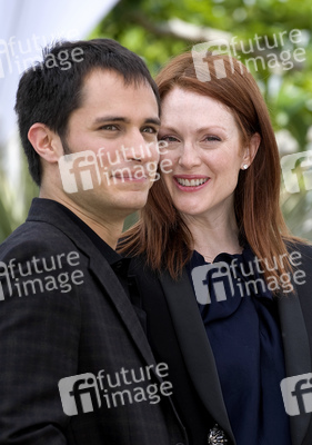 Gael Garcia Bernal, Julianne Moore
