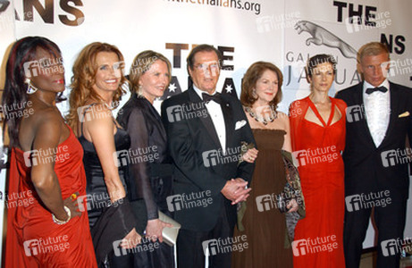 Trina Parks, Serena Scott Thomas, Maud Adams, Roger Moore, Gast, Dolph Lundgren
