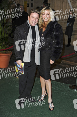 David Van Day (Dollar, Guys n' Dolls, Bucks Fizz) mit Begleitung