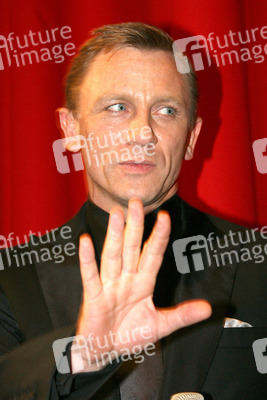 Daniel Craig