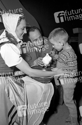 Géza von Cziffra (Mitte)