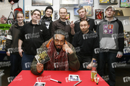 Samy Deluxe und das 25music-Team (Lenard, Splitti, Christopher, Lewi, Ralph, Michael, Jens)