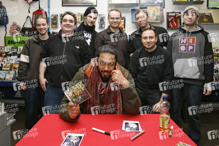 Samy Deluxe und das 25music-Team (Lenard, Splitti, Christopher, Lewi, Ralph, Michael, Jens)