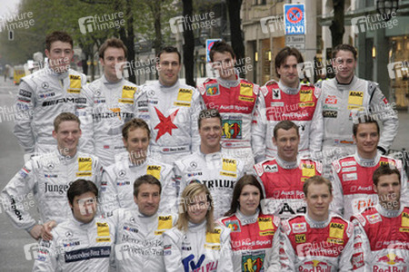 Bruno Spengler, Bernd Schneider, Susie Stoddart, Katherine Legge, Mattias Eckström, Martin Tmczyk (untere Reihe von links), Maro Engel, Matthias Lauda, Ralf Schumacher, Tom Kristensen, Timo Scheider (mittlere Reihe von links), Paul di Resta, Jamie Green, Gary Paffett, Oliver Jarvis, Markus Winkelhock, Christijan Albers (obere Reihe von links)