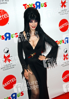 Cassandra Peterson / Elvira