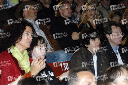 Barbara Wussow mit Sohn Nikolaus, Benjamin Wussow mit Ziehvater Jörg Wollny