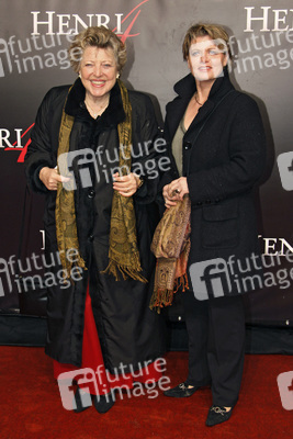 Marie-Luise Marjan mit Begleitung