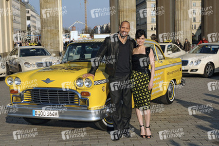 Dwayne Johnson, Carla Gugino