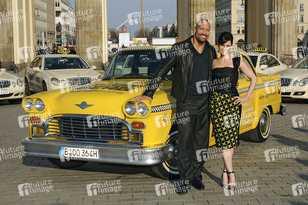 Dwayne Johnson, Carla Gugino