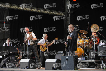 Andrew Giddings, Ian Anderson, Jonathan Noyce, Martin Barre, Doane Perry