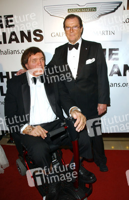 Richard Kiel, Roger Moore