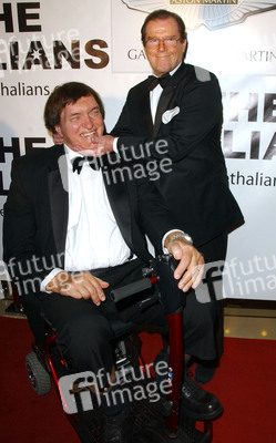 Richard Kiel, Roger Moore