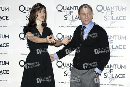 Olga Kurylenko, Daniel Craig