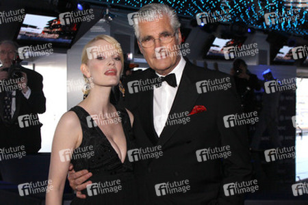 Mirja Dumont, Sky Dumont