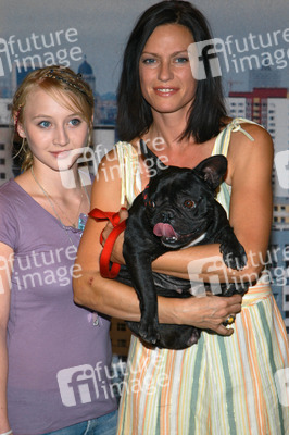 Anna-Maria Mühe, Nina Kronjäger mit Hund Cleo